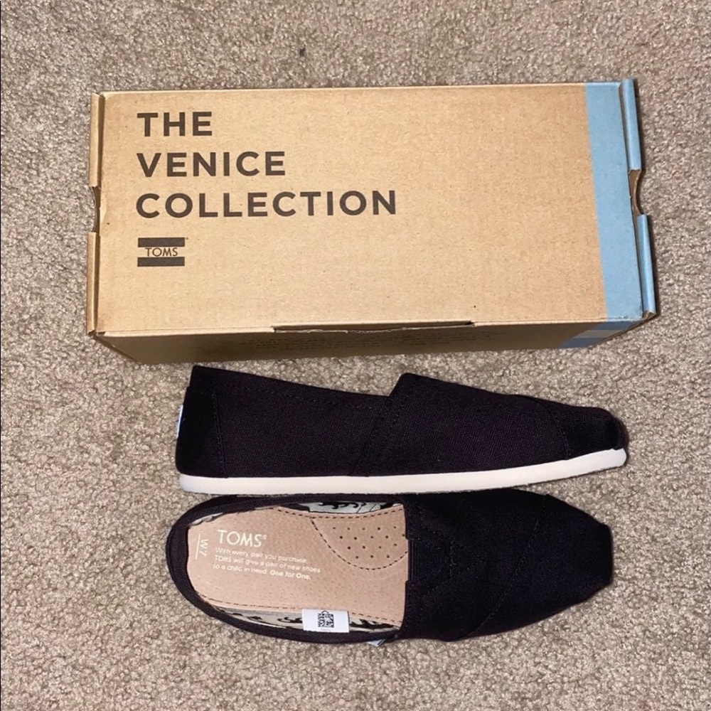 Black Canvas Toms